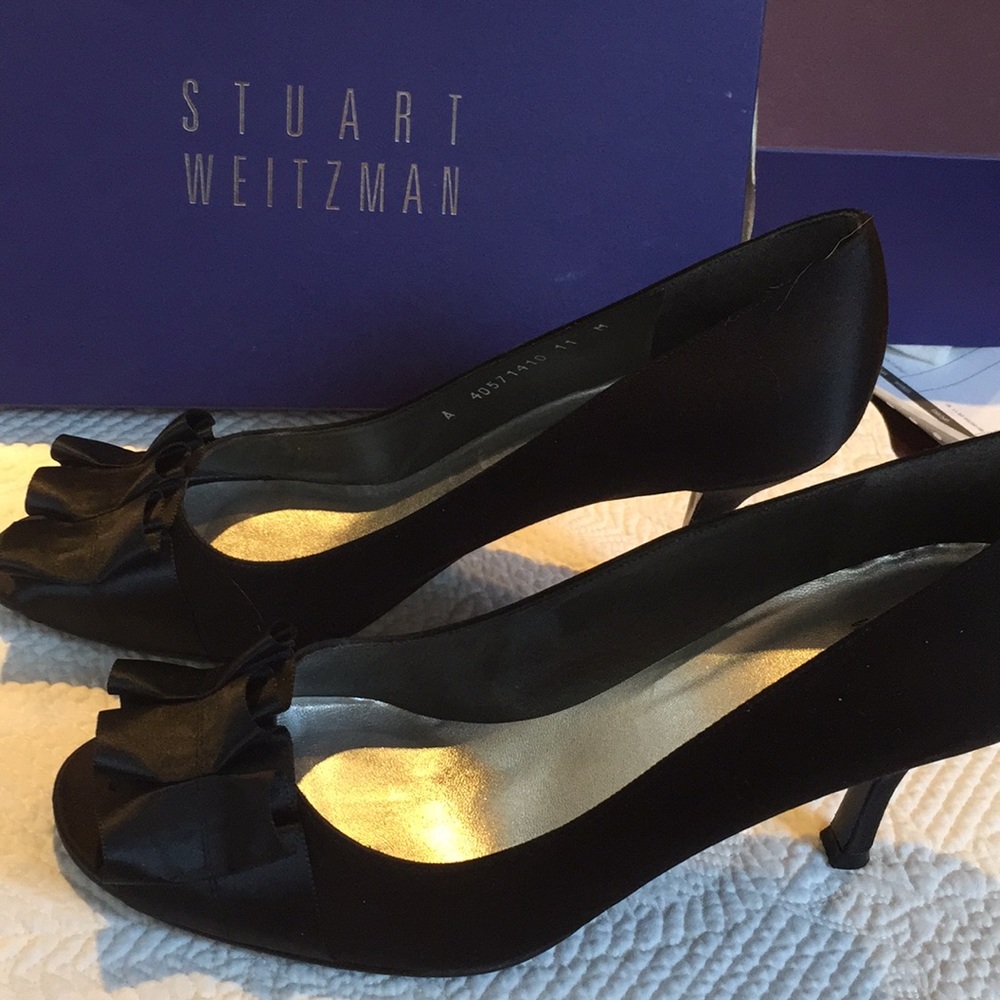 Stuart Weitzman Gigi Black Satin peep toe heel 11M